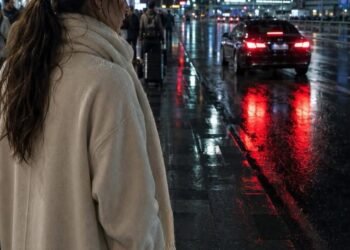 Он оставил меня в аэропорту. Через восемь дней он пожалел