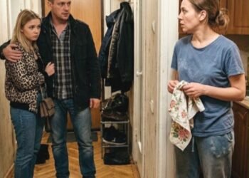 Он приводит другую женщину жить в дом своей жены.