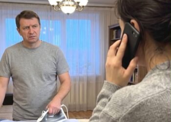Сиди и молчи скажи она